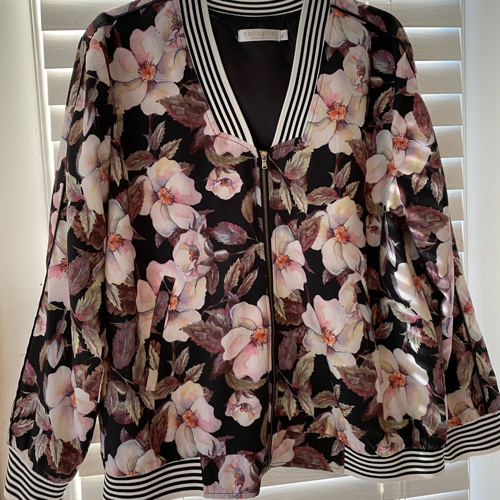 Satin like Jacket, zip front Sz XL